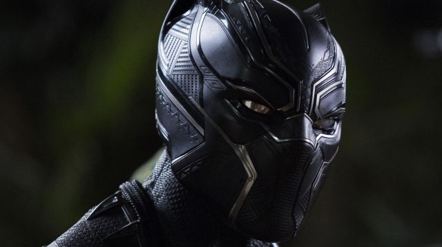 La réplique du casque de T'Challa / Black Panther (Chadwick Boseman) dans Black Panther