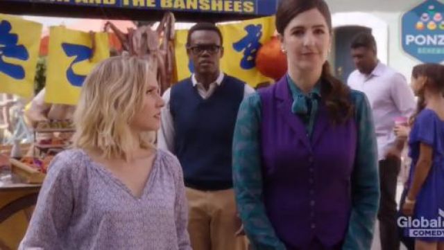 Velvet de Graham & Spencer Cotton Voile Peasant Blusa usada por Eleanor Shellstrop (Kristen Bell) en The Good Place (S02E03)