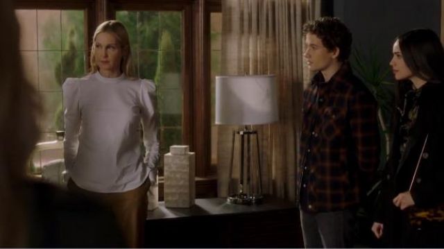 Veronica Beard  Isabel Puff Sleeve Shirt worn by Claire Hotchkiss (Kelly Rutherford) in Pretty Little Liars: The Perfectionists (S01E09)