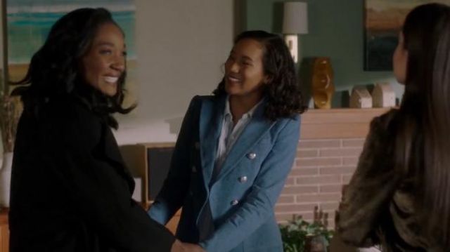 Veronica Beard Caden Blazer usado por Caitlin Lewis (Sydney Park) en Pretty Little Liars: The Perfectionists (S01E09)