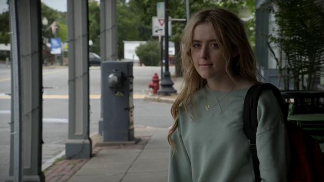 the sweatshirt Combines (Kathryn Newton) in The Society (S01E03)