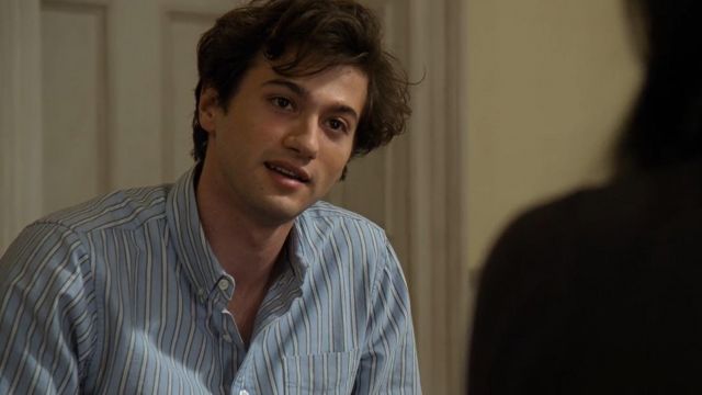 la chemise bleue rayée de Harry (Jack Futzgerald) dans The Society (S01E05)