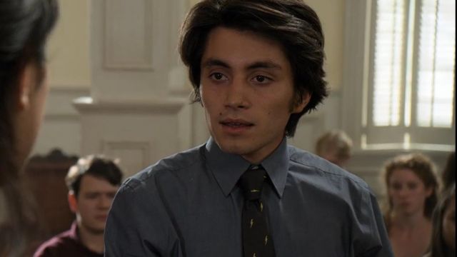 the tie Gordie (José Julián) in The Society (S01E05)