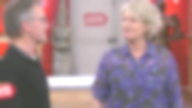 The shirt with the flowers of Sophie Davant in Case concluded the 16.05.2019