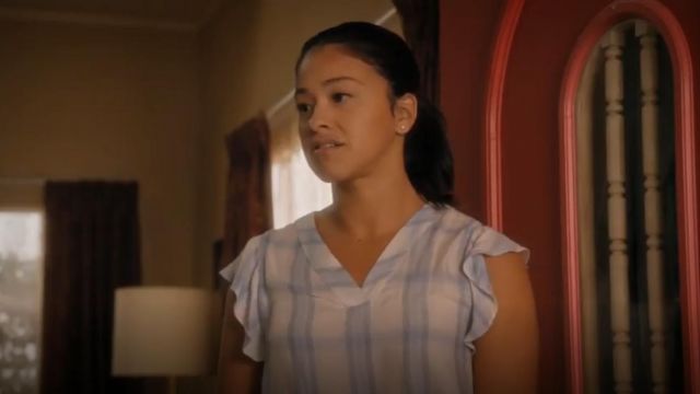 Dos de Vince Camuto Tartan Twill Plaid V Neck Blusa usada por Jane Villanueva (Gina Rodriguez) en Jane the Virgin (S05E08) (S05E08)