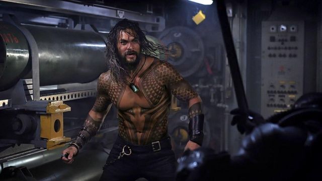 The headlines in leather worn by Arthur (Jason Momoa) in the movie Aquaman