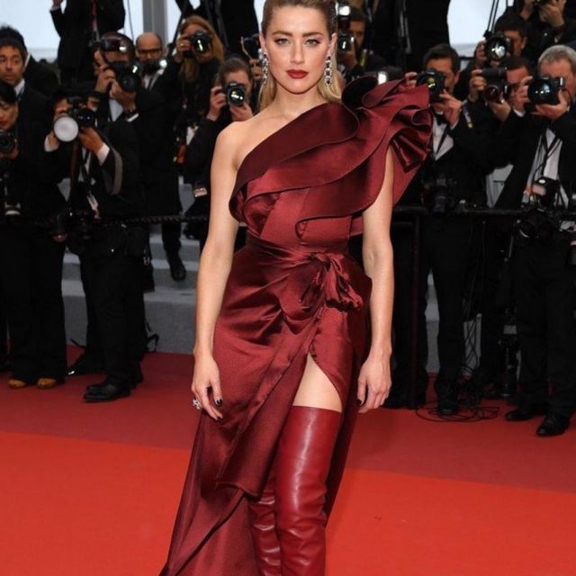 Les cuissardes rouges portées par Amber Heard pour la montée des marches le 17 mai 2019 au Festival de Cannes