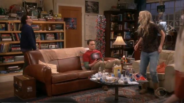 Ugg Classic II Short Boot worn by Penny (Kaley Cuoco) in The Big Bang Theory (S12E23)