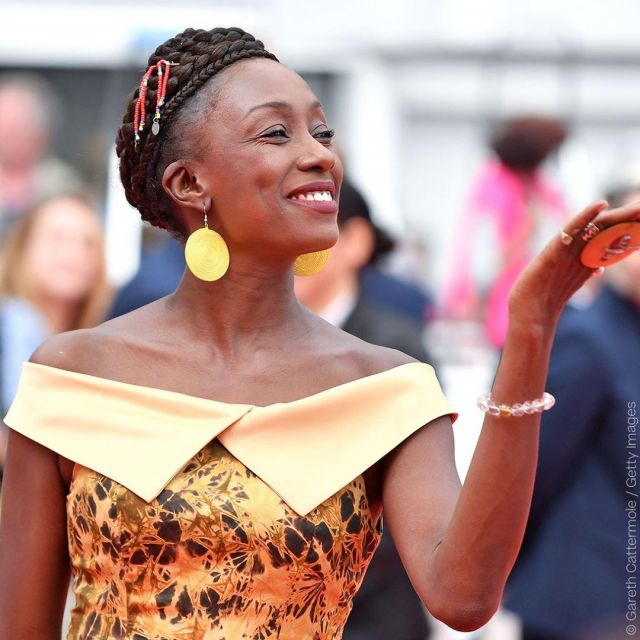Les boucles d’oreilles en rotin portées par Maimouna NDiaye au Festival de Cannes 2019