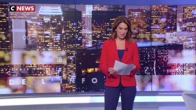 Jacket blazer short red Sonia Mabrouk in The voices of the info in CNews on may 6, 2019