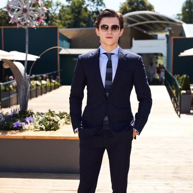 Sunglasses Tom Holland on the account Instagram @tomholland2013