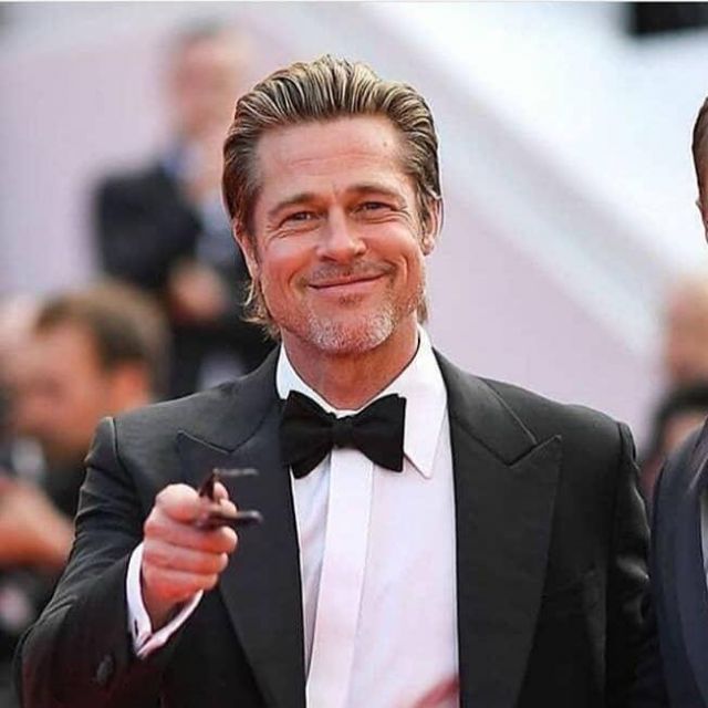 La veste de costume noire de Brad Pitt sur le tapis rouge de la montée des marches du film de Tarantino le 21 mai 2019 au Festival de Cannes