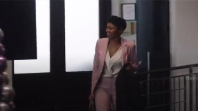 Theory Demitria Pants in Dusty Lilac worn by Tia Young (Emayatzy  Corinealdi) in The Red Line (S01E08)
