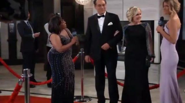 Mac Duggal Chain Sleeve Column Gown usado por Maura West visto en el Hospital General 17 de mayo de 2019