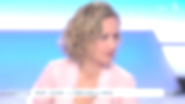 Blazer tejido rosa empolvado de Caroline Roux en C dans l'air el 22.05.2019