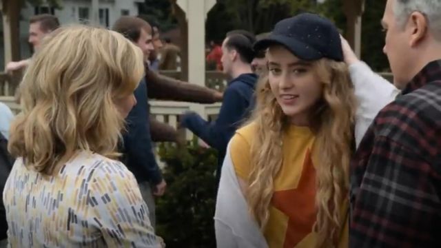 Day by Daydreamer Star Graphic Tee worn by Allie Pressman (Kathryn Newton) in The Society (S01E01)