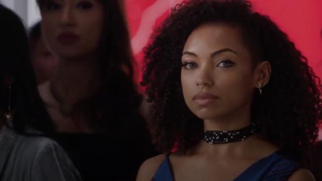 The collar flush with neck in black fabric with beads Lizzie (Logan Browning) in The Perfection