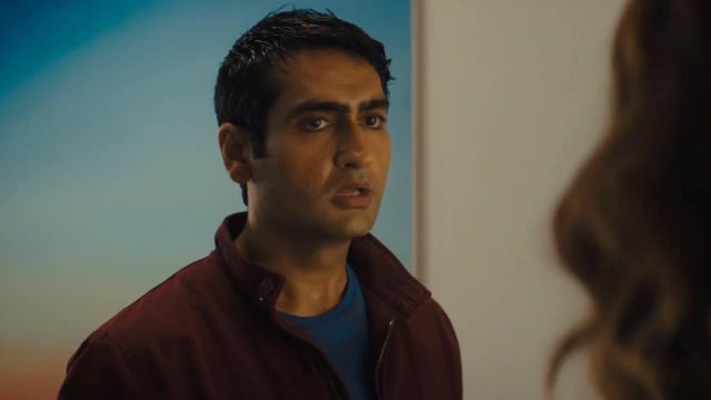 La veste bordeaux portée par Stu (Kumail Nanjiani) dans Stuber
