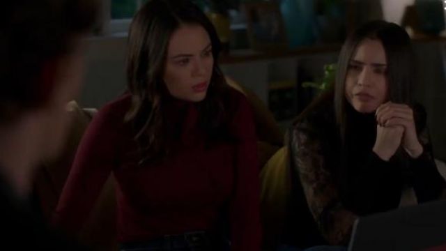 L'équipement de Sid Haut porté par Ava Jalali (Sofia Carson) dans Pretty Little Liars: Les Perfectionnistes (S01E10)