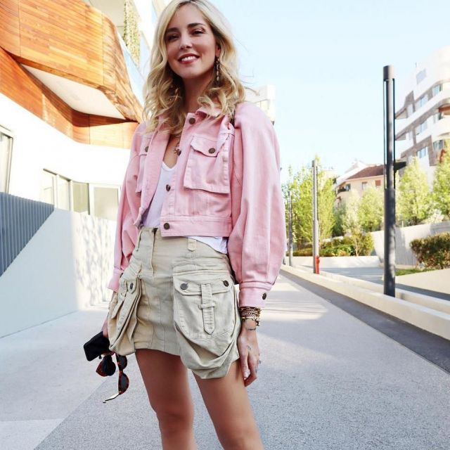 The jean jacket pink bouffante Alberta Ferretti, Chiara Ferragni on his account Instagram @chiaraferragni
