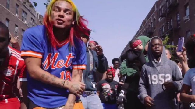 The Jersey Of The New York Mets Worn By 6ix9ine In Her Video Clip