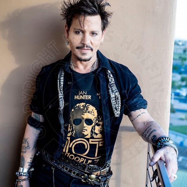 The black belt with rivets of Johnny Depp on the account Instagram @johnnydeppaccountofficial