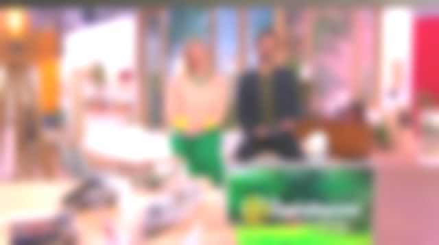 Le pantalon vert ample et taille haute de Maya Lauqué dans La Quotidienne le 27.05.2019