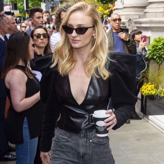 The top V-neck collar, puffy sleeves, and bust in leather worn by Sophie Turner for the Late Show