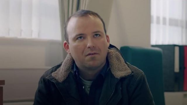 The jacket with the inner collar sheep range by Stephen Lyons (Rory Kinnear) in Years and Years (Season 1)
