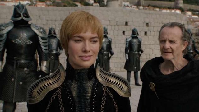 The dress and shoulders of Cersei Lannister (Lena Headey) in Game of Thrones (S08E04)