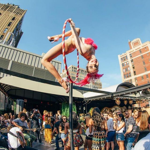 Magic Hour at Moxy Times Square, New-York City on the In­sta­gram Ac­count @Magi­chourny