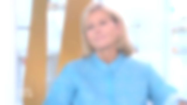 La chemise bleue imprimée de Claire Chazal dans Entrée libre du 27/05/2019