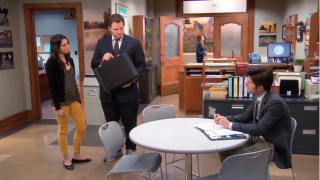 Rag & Bone Recadrée zip cheville jeans usés par l'April Ludgate (Aubrey Plaza) dans les Parcs et les Loisirs (S05E21) (S05E21)