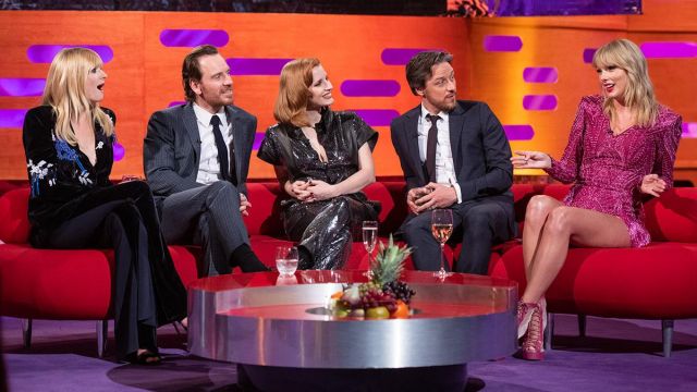 Cushnie High-Rise Velvet Flared Pants worn by Sophie Turner on The Graham Norton Show May 23, 2019
