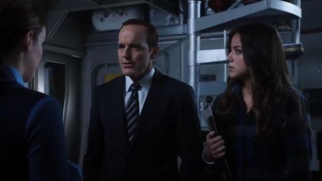 Penfield Chatham Plaid Button Down usado por Daisy 'Skye' Johnson (Chloe Bennet) en Marvel's Agents of S.H.I.E.L.D. (S01E09)