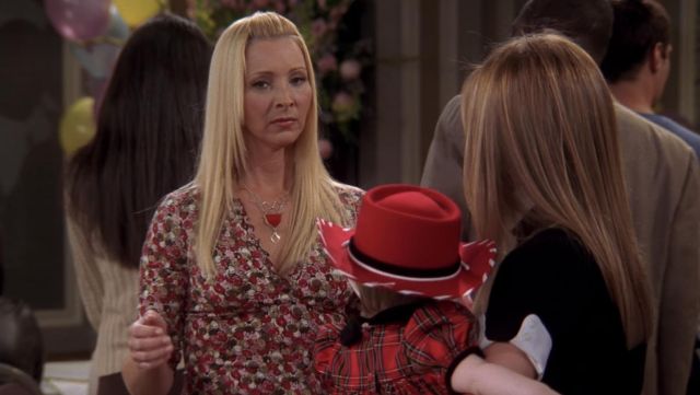 BCBGMaxAzria Pink 3/4 Ruch Blouse worn by Phoebe Buffay (Lisa Kudrow) in Friends (S10E08)