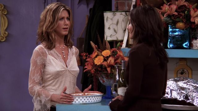 Le top dentelle Laundry by Shelli Segal de Rachel Green (Jennifer Aniston) dans Friends S08E09