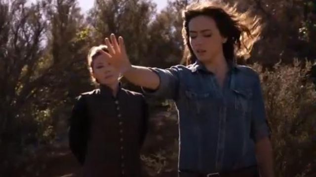 Bella Dahl Équipée Button Down Shirt porté par Daisy 'Skye' Johnson (Chloe Bennet) dans Marvel Agents of S. H. I. E. L. D. (S02E17)