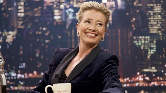 Blue velvet blazer porté par Katherine Newbury (Emma Thompson) à la Fin de la Nuit