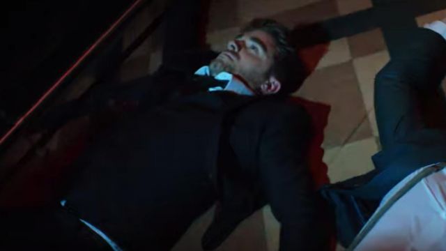 Chaqueta blazer negra usada por Andrew Taggart en el video musical de Call You Mine por el video musical The Chainsmokers, Bebe Rexha