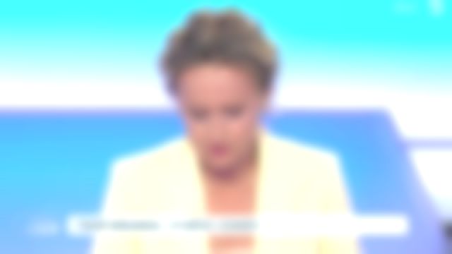 La Veste jaune pâle coupe masculine , boutons et poches de Caroline Roux dans C dans l'air le 04.06.2019