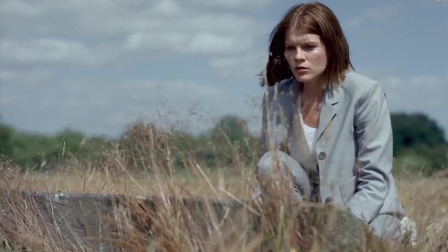 Grey blazer worn by Myfanwy Thomas (Emma Greenwell) in The Rook (Season 01)