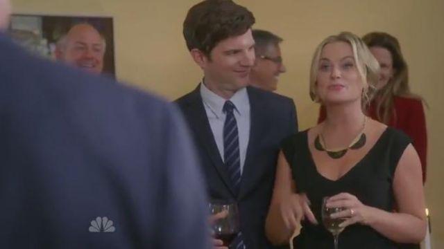 Black Sleeveless V-Neck Asymmetric-Seamed Dress worn by Leslie Knope (Amy Poehler) in Parks and Recreation (Season07 Episode12)