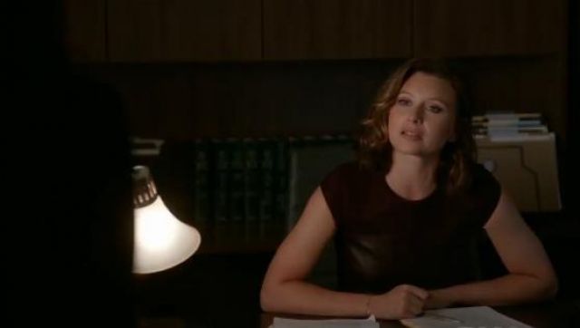 Vestido azul heathrow usado por Peyton Charles (Aly Michalka) en iZombie (Temporada05 Episodio05)