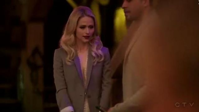Halston Heritage Sleeveless V-Neck Flowy Drape-Back Top worn by Shelby Wyatt (Johanna Braddy) in Quantico (S01E22)
