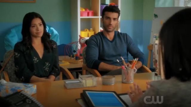 Madewell Poppy Print Silk Wrap Blusa usada por Jane Villanueva (Gina Rodriguez) en Jane the Virgin (S05E10)