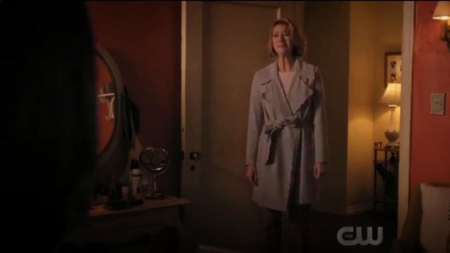 Club Monaco Frederrika Trench worn by Petra Solano (Yael Grobglas) in Jane the Virgin (S05E10)