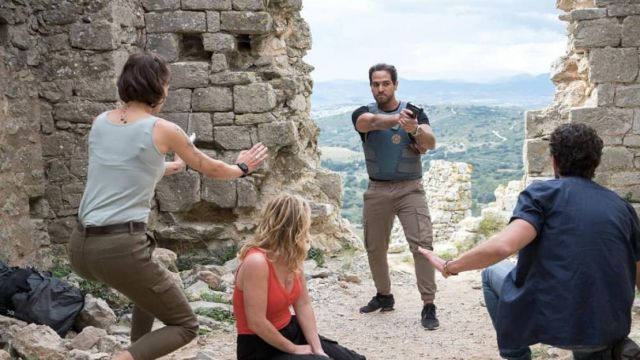 The brown pants with pockets worn by Karim (Samy Gharbi) in Tomorrow belongs to us in the episode premium of 10 June 2019 on TF1