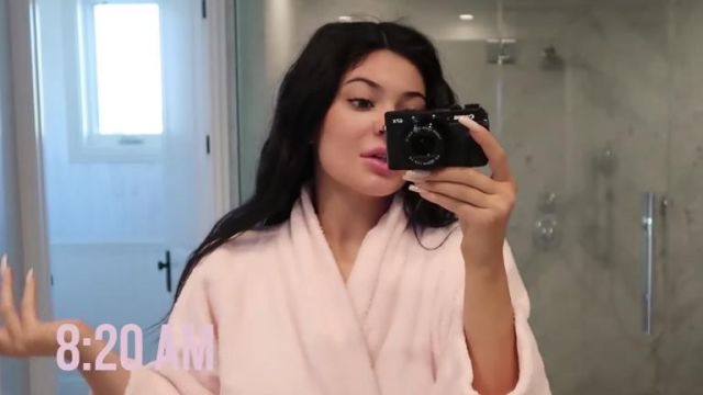 Canon Powershot G7 x Mark II 20.1-Megapixel Digital Camera used by Kylie Jenner in her A Day in the Life YouTube Video