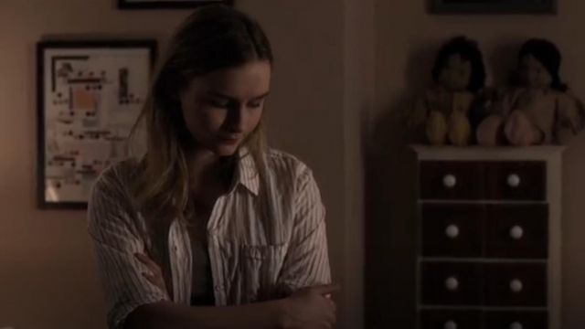 Stripe Shirt worn by Elle Tomkins (Olivia DeJonge) in The Society (Season01 Episode10)